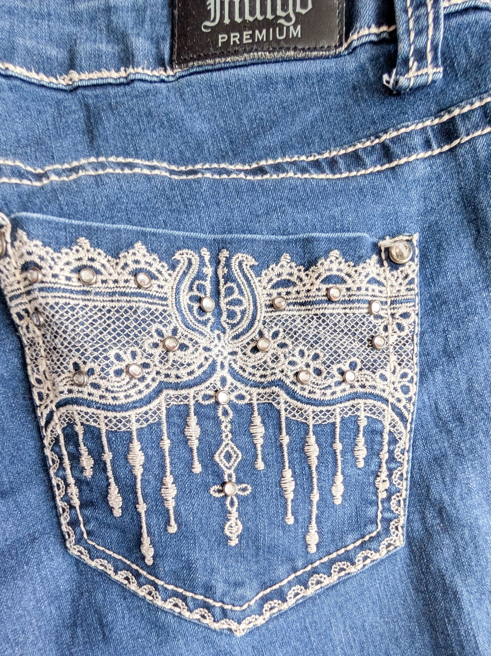 Love Indigo Med Wash Embellished Rhinestonr Pockets Bootcut Flare Jeans Size 10